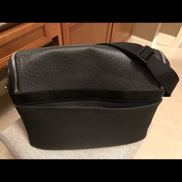 Louis Vuitton Crossbody Laptop Bag - Picture 6 of 8